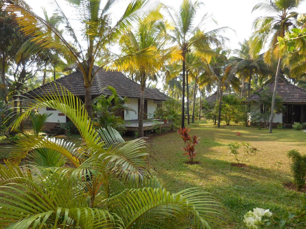 Kanan Beach Resort Nīleshwar Exteriör bild